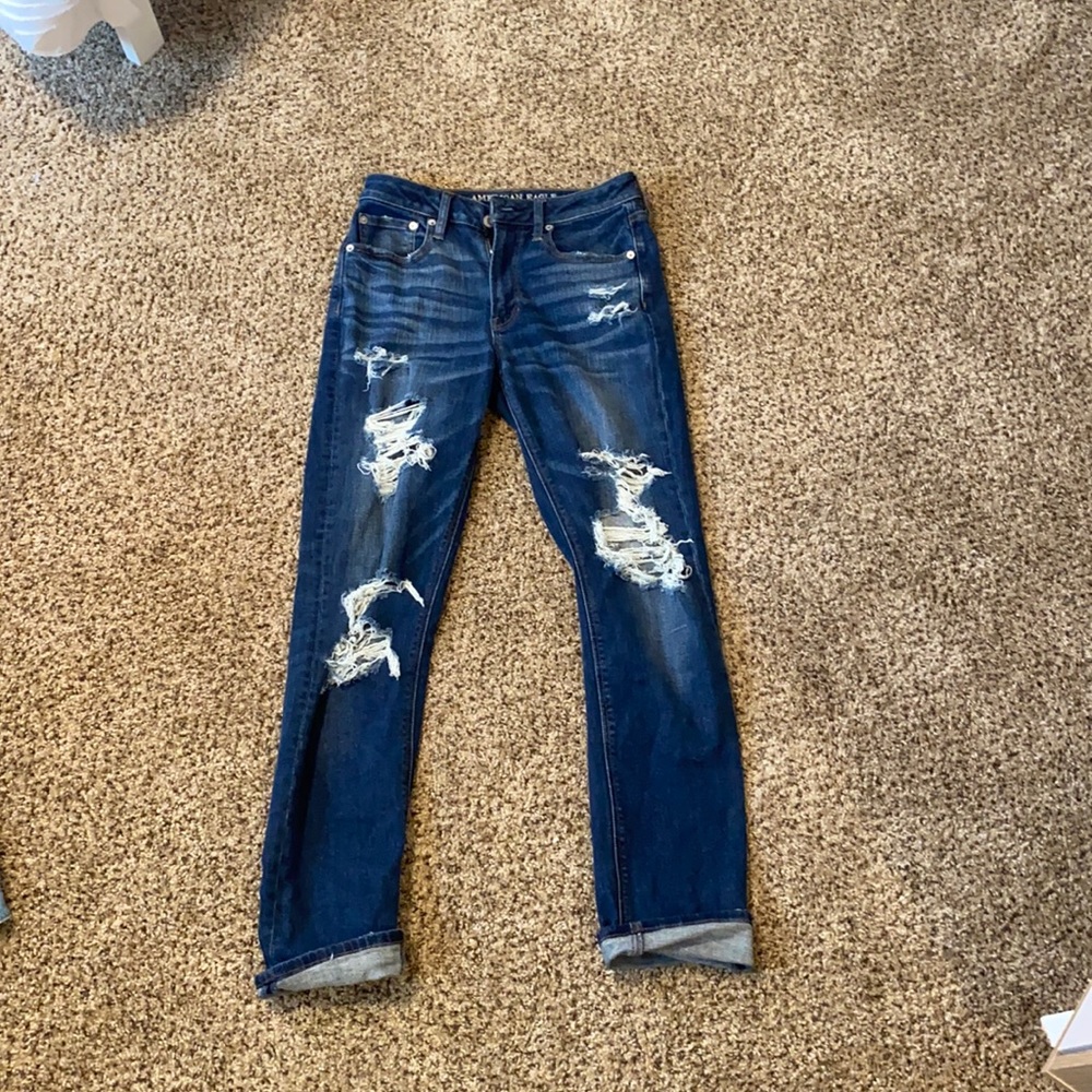 American Eagle women’s jeans size 6. Looser fit, not tight on the ankles.